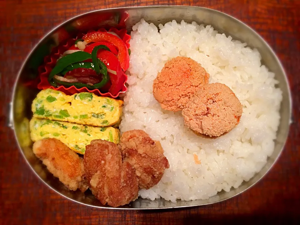 今日のお弁当
#コストコの冷凍から揚げ
#大根葉のたまご焼き
#2色ピーマンとエノキ炒め
#焼きたらこ|おゆさん