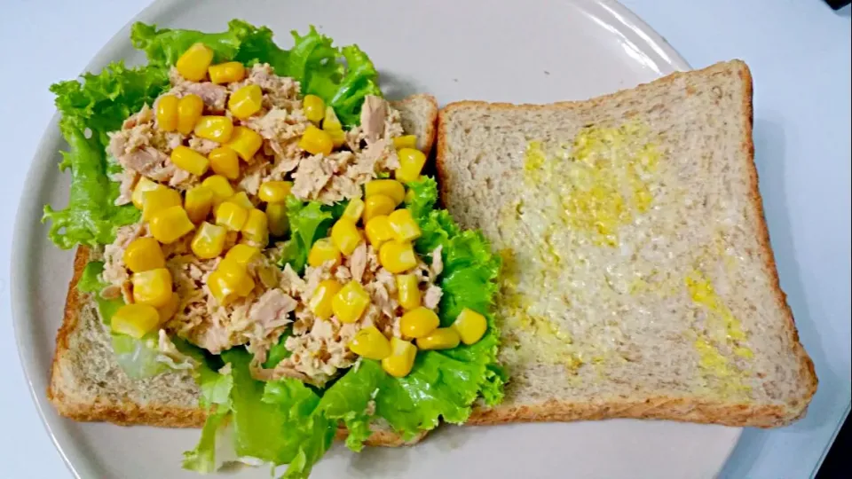 Sandwich of the day♡Tuna chunks with steamed sweetcorn with Japanese mayo + mustard spread|🌷lynnlicious🌷さん