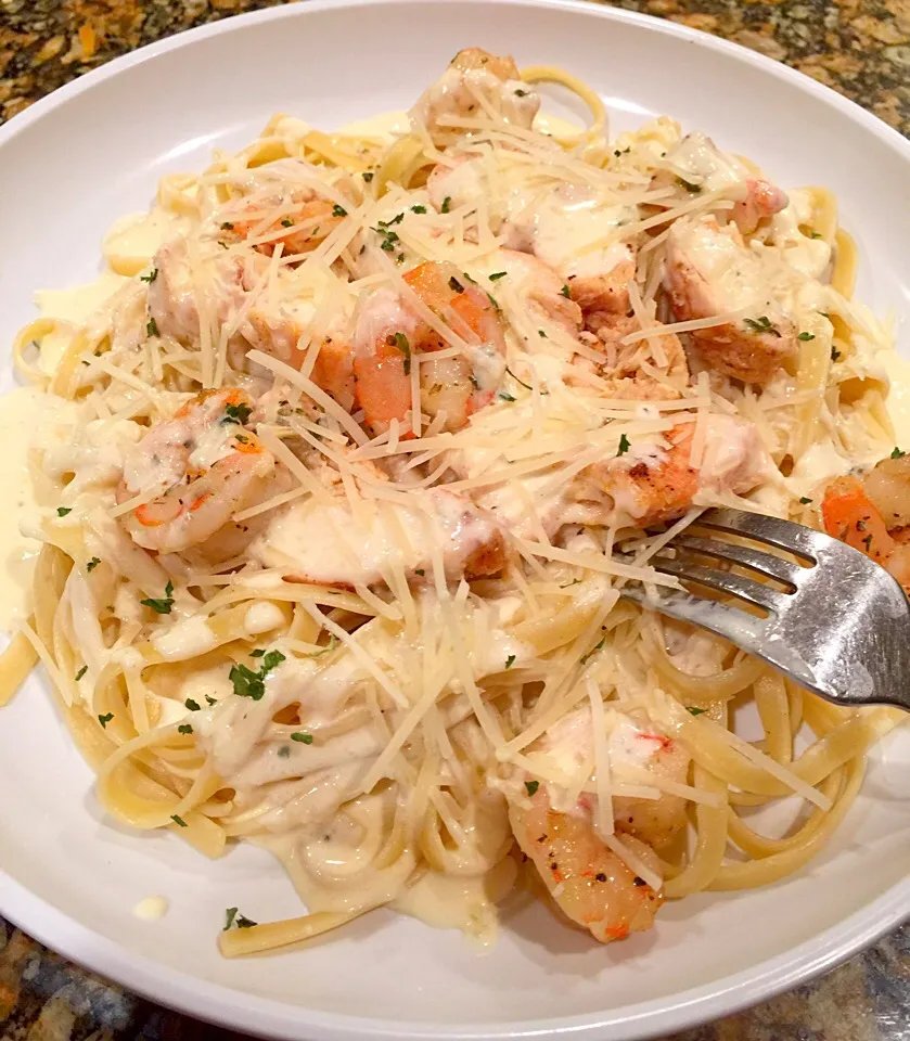 Chicken Alfredo with Grilled-Shrimp|Alma's Home Kitchenさん