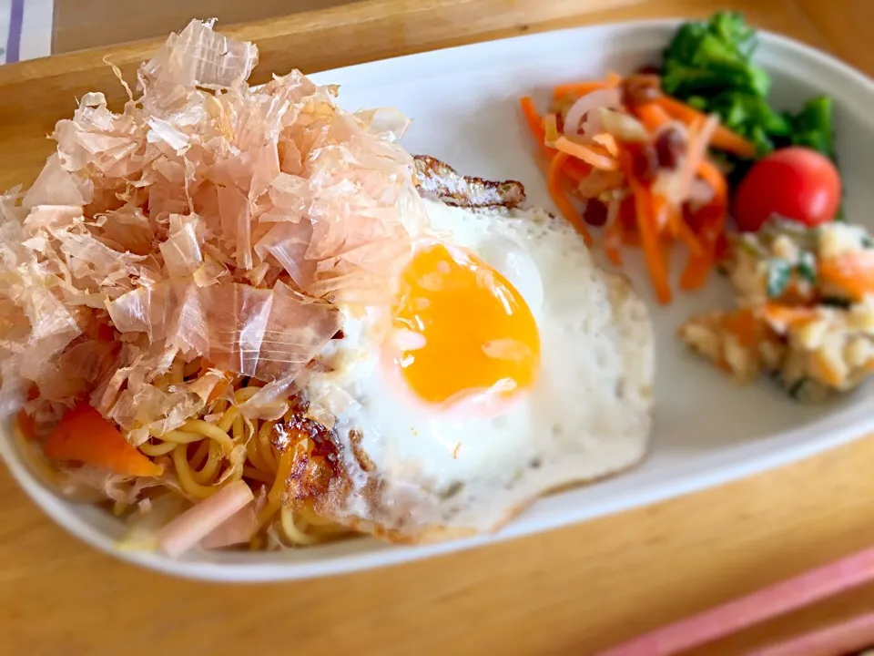 肉無しセロリ焼きそば🌸花ふわり|かわちさん