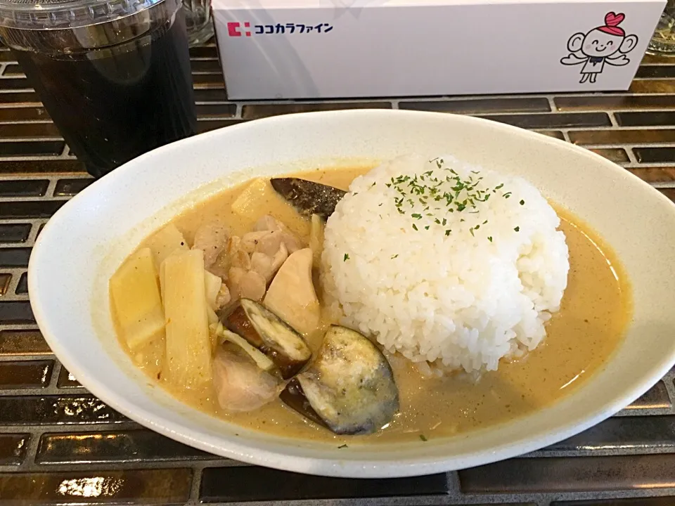 タイ風アットマルカレー@ @MARUCAFE
(A:チキン+たけのこ+ナス)|カリー仙人さん