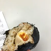 煮卵おにぎり🍙|アッコさん