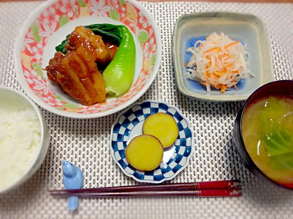 ☆豚の角煮
☆紅白なます
☆さつまいものレモン煮
☆キャベツと玉ねぎのお味噌汁|なべちゃんさん