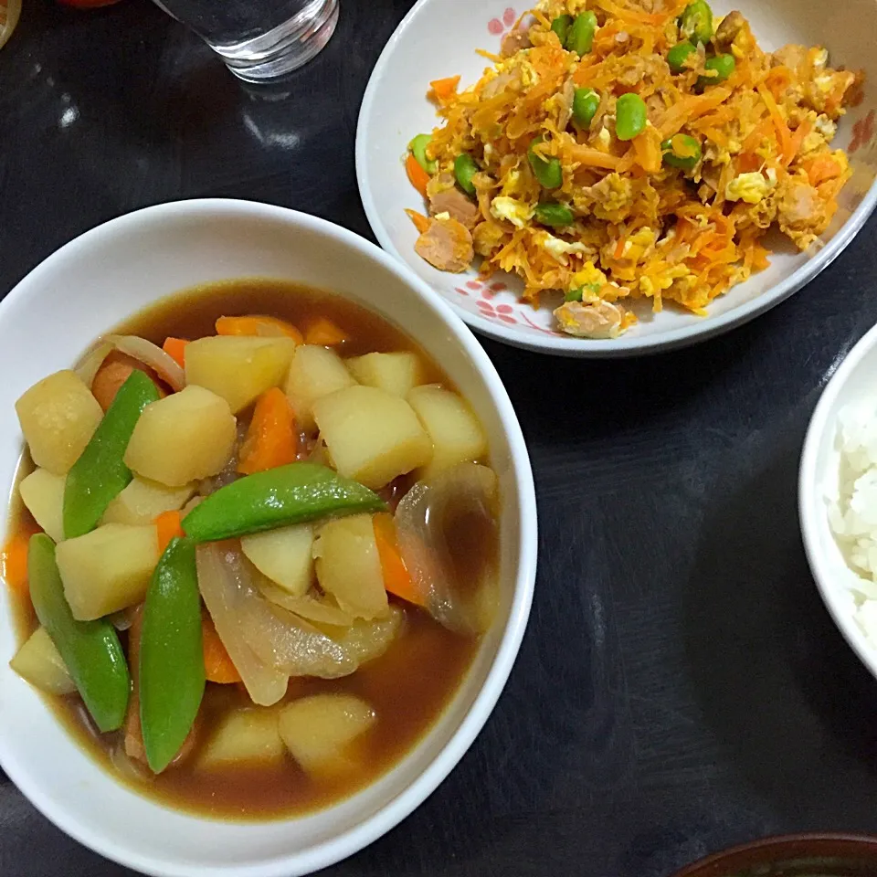 今日の晩ご飯は、小さなシャウエッセン肉じゃが、にんじんと枝豆のしりしり、味噌汁。|ゆえさん