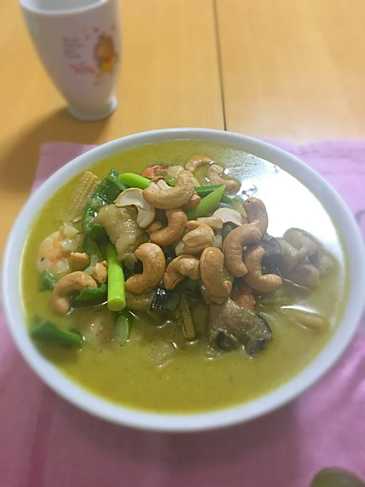 Snapdishの料理写真:グリーンカレー麺。|harukiyoさん