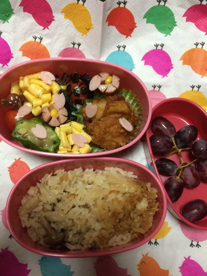 学童弁当〜炊き込みごはんなので、ご飯はいじらず、おかずを春っぽく⁉︎してみたよ弁当〜|こむぎさん