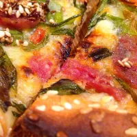 Mixed cheese, green onions, sopresatta, tomatoes pizza|Peter Simonさん