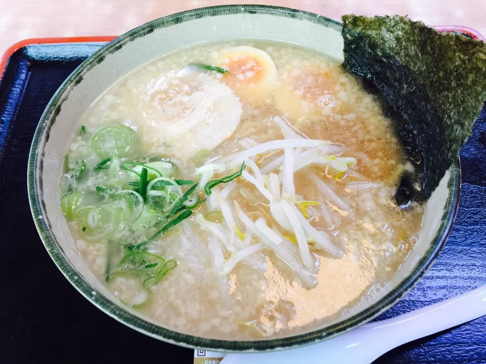 @千葉/お初です。にんたま醤油ラーメン◎ ¥580|THE SUNSEAさん