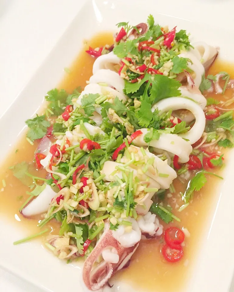 Snapdishの料理写真:Thai style steamed squid with lime sauce|12Dragonさん