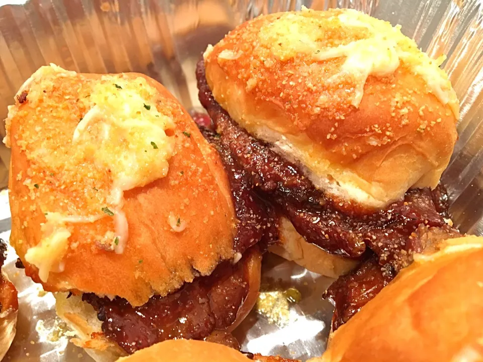 Snapdishの料理写真:BBQ Tri Tip Sliders|lainey phramanyさん