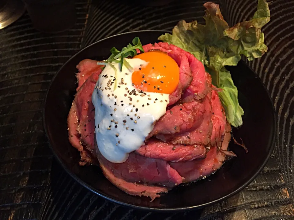 Snapdishの料理写真:ローストビーフ丼|シャケさん