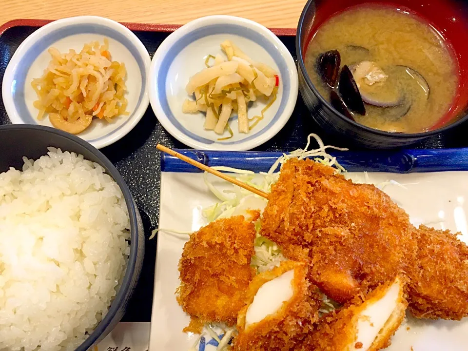 0407鮮魚 丸富食堂 鮪串カツ・いかフライ定食850|もてぃーさん