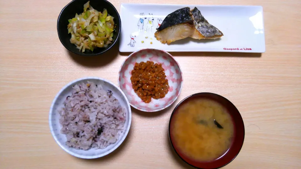 ３月２８日　鰆の塩焼き　納豆　ネギナムル　お味噌汁|いもこ。さん