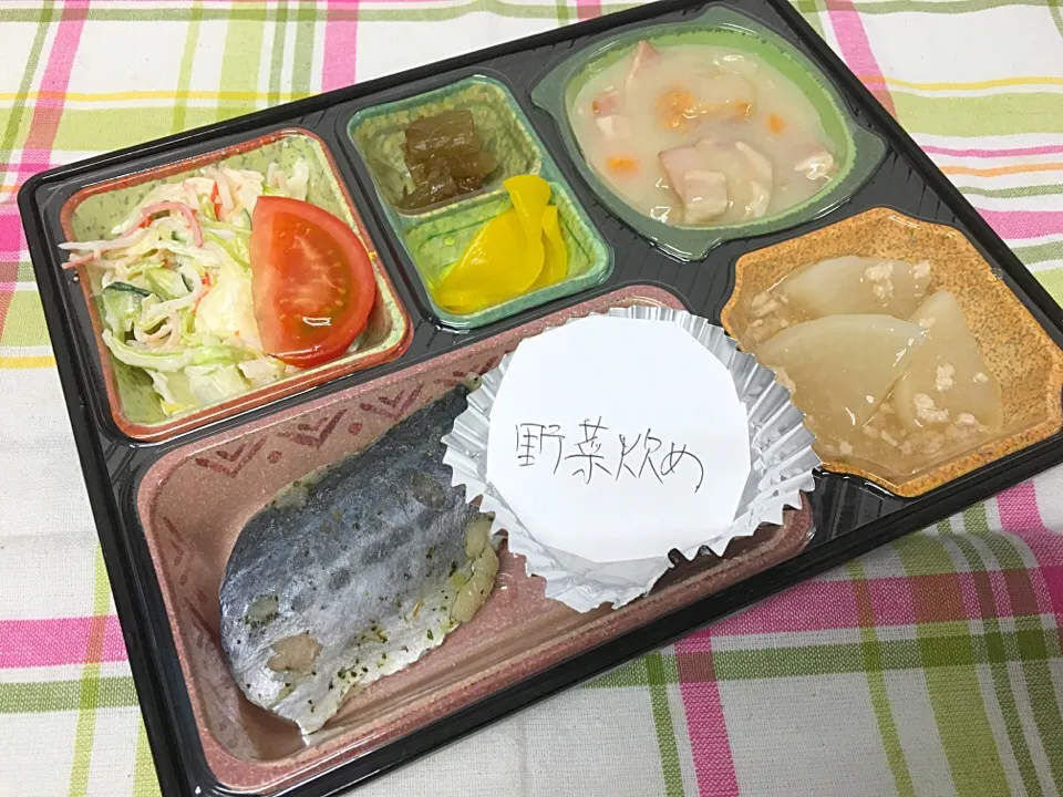 Snapdishの料理写真:骨なし鰆のバジルソース 日替わり弁当 豊川市宅配|Naokazu Kuritaさん