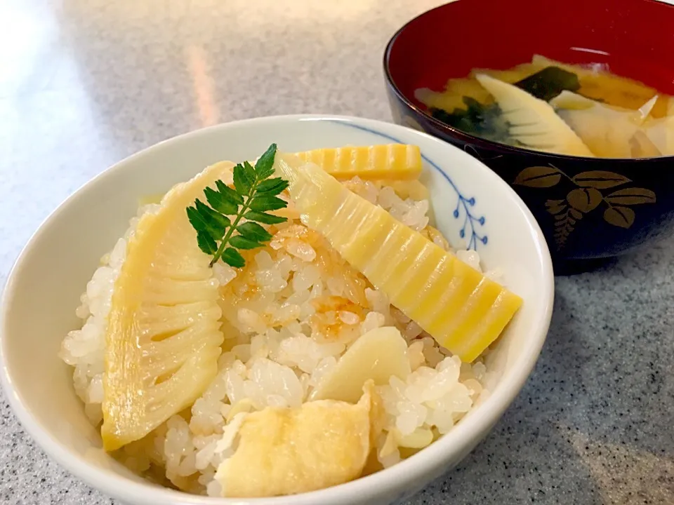 Snapdishの料理写真:たけのこご飯とたけのこの味噌汁〜（≧∇≦）✨|てんてんさん