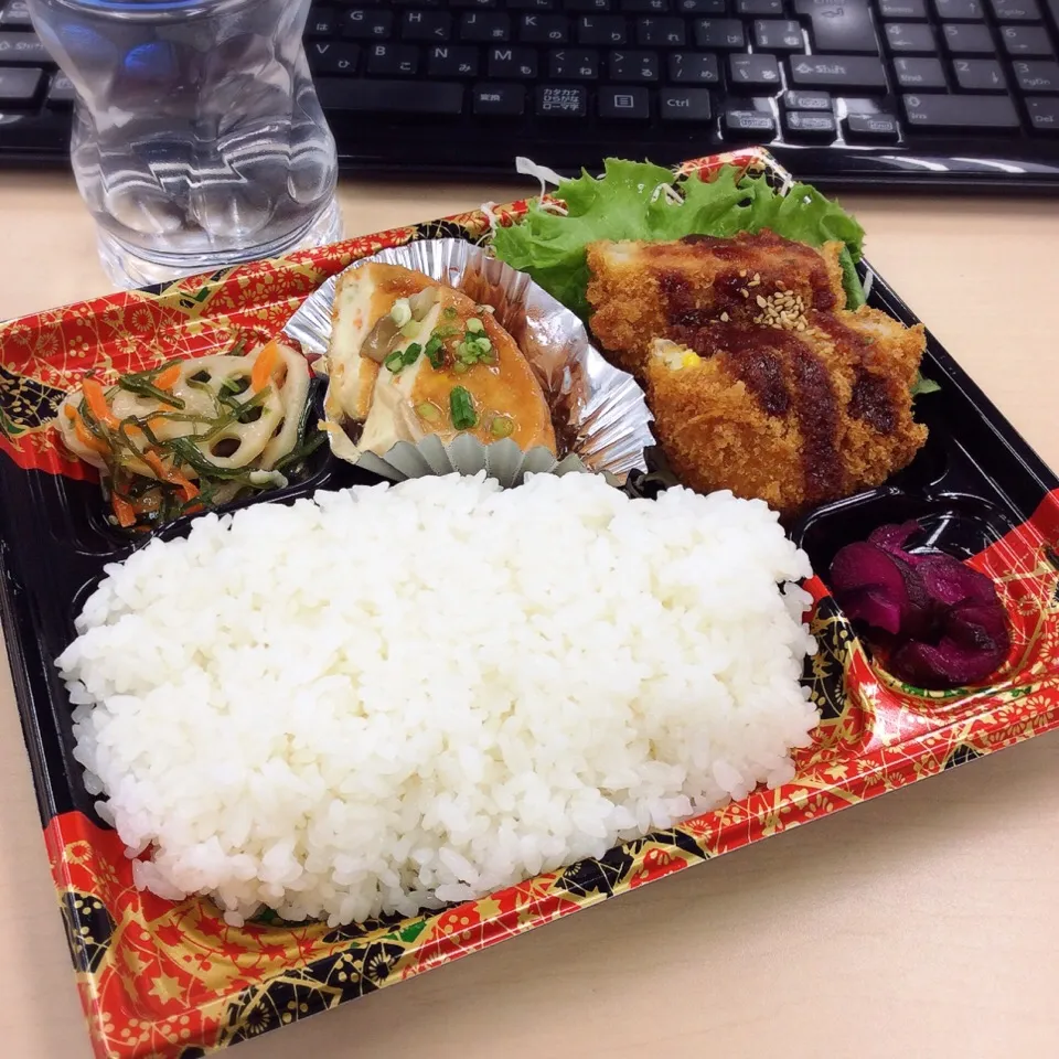 Snapdishの料理写真:ワンコイン弁当 ご飯大盛り 2016.4.6|キラ姫さん