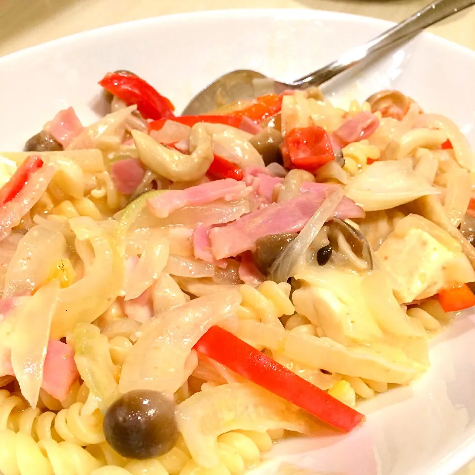 今天的晩飯是意大利麺
今日の賄いご飯は、中国のスタッフ、アビちゃんがパスタを作ってくれましたー！
好吃❤️ 謝謝|心斎橋  C Flat Cafeさん