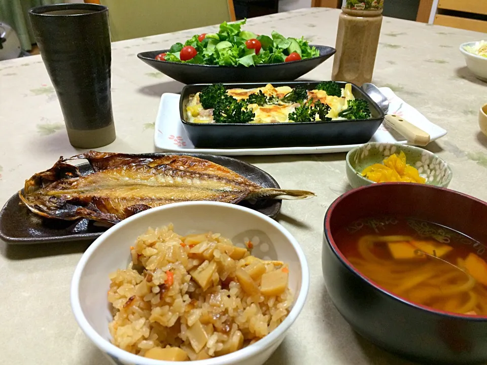 たけのこご飯と煮麺とキャベツと豚肉とジャガイモのグラタンメニュー❤️|makoさん