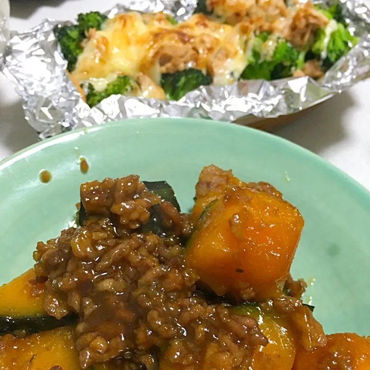 Snapdishの料理写真:かぼちゃの煮物🎃ブロッコリーチーズ🍽28.04.07|akihoさん