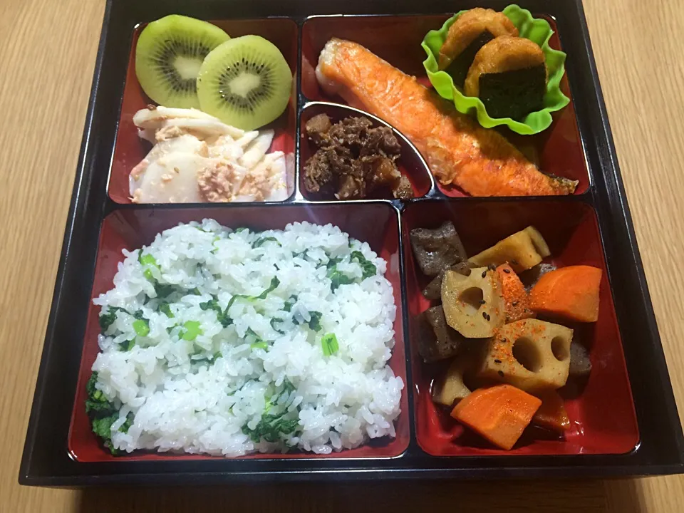 Snapdishの料理写真:まかない弁当（焼き鮭、カブとツナのサラダ、れんこんとこんにゃくの煮物、菜飯）|スコネコさん