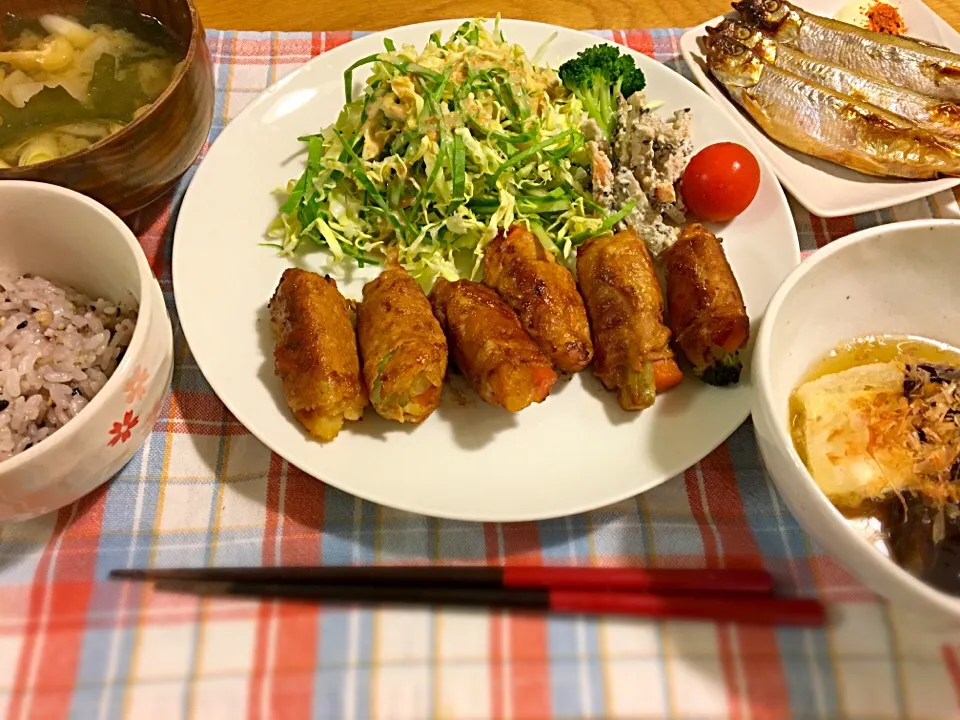 Snapdishの料理写真:＊野菜の肉巻き(ジャガ人参ブロッコリー)
＊ゴボウサラダ
＊揚げだし豆腐、揚げ茄子
＊干しチカ
＊大根とワカメのお味噌汁
＊十六穀ごはん|モケモケさん