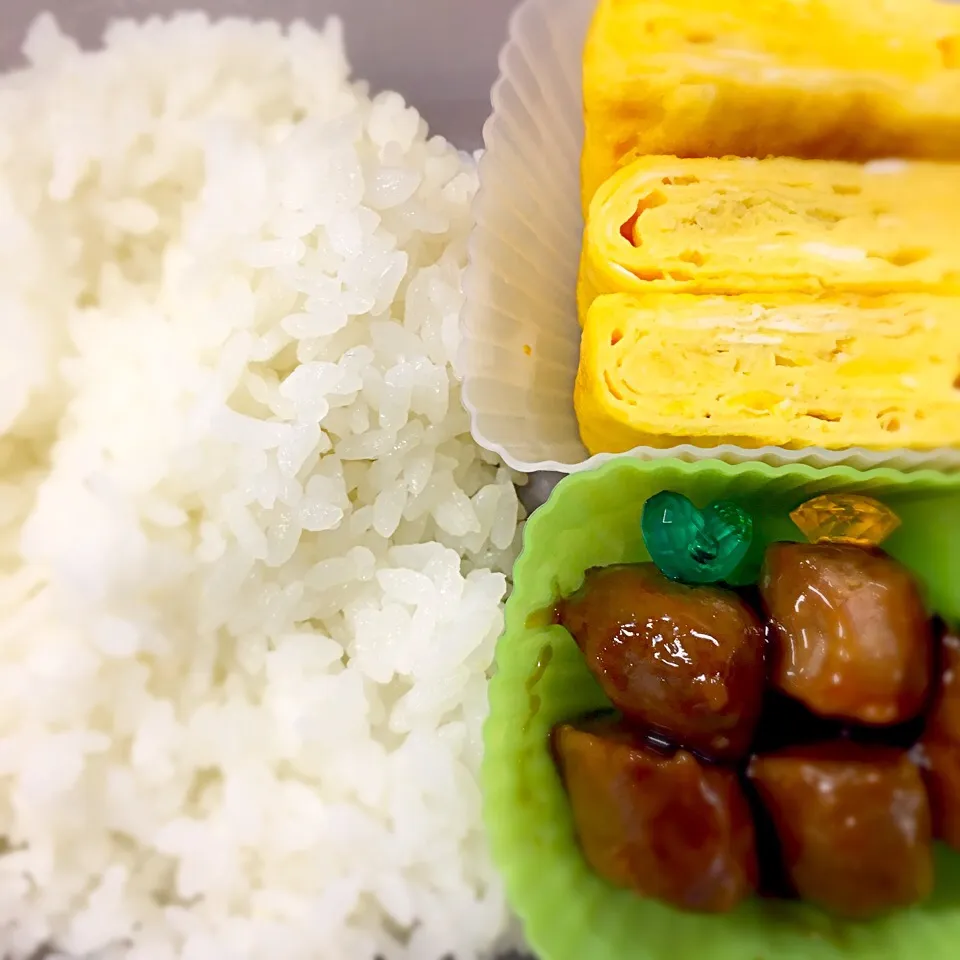 Snapdishの料理写真:Tomorrow's lunch...still need to pack chicken karaage! 明日のお弁当…でもまだ鳥唐揚げを入れないと…|Mama Kathi Dinerさん