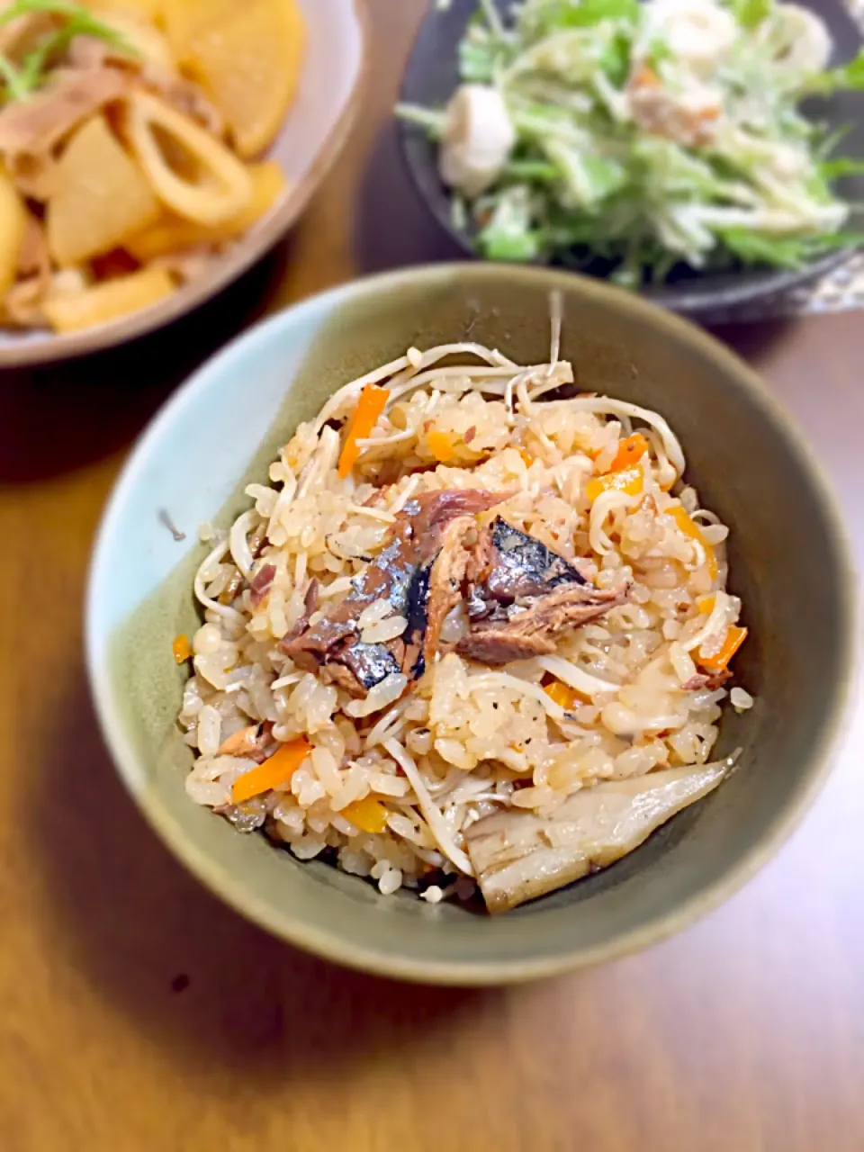 Snapdishの料理写真:さんまの蒲焼き缶で炊き込みごはん|パパパ♪さん