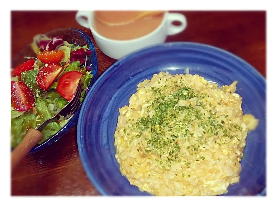 今日のランチ。雑炊とサラダ。トマトスープ|ESTさん