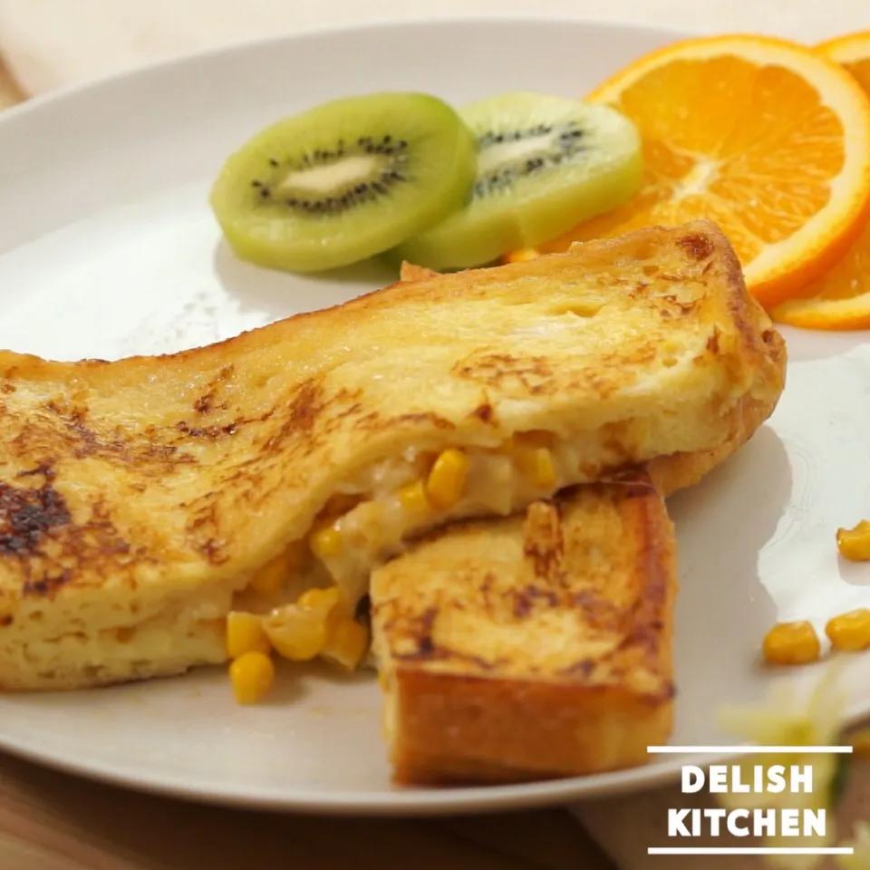 ふわとろ朝ごはん！コーンチーズフレンチの作り方　｜　How to make French Toast with Corn and Cheese - YouTube|DELISH KITCHENさん