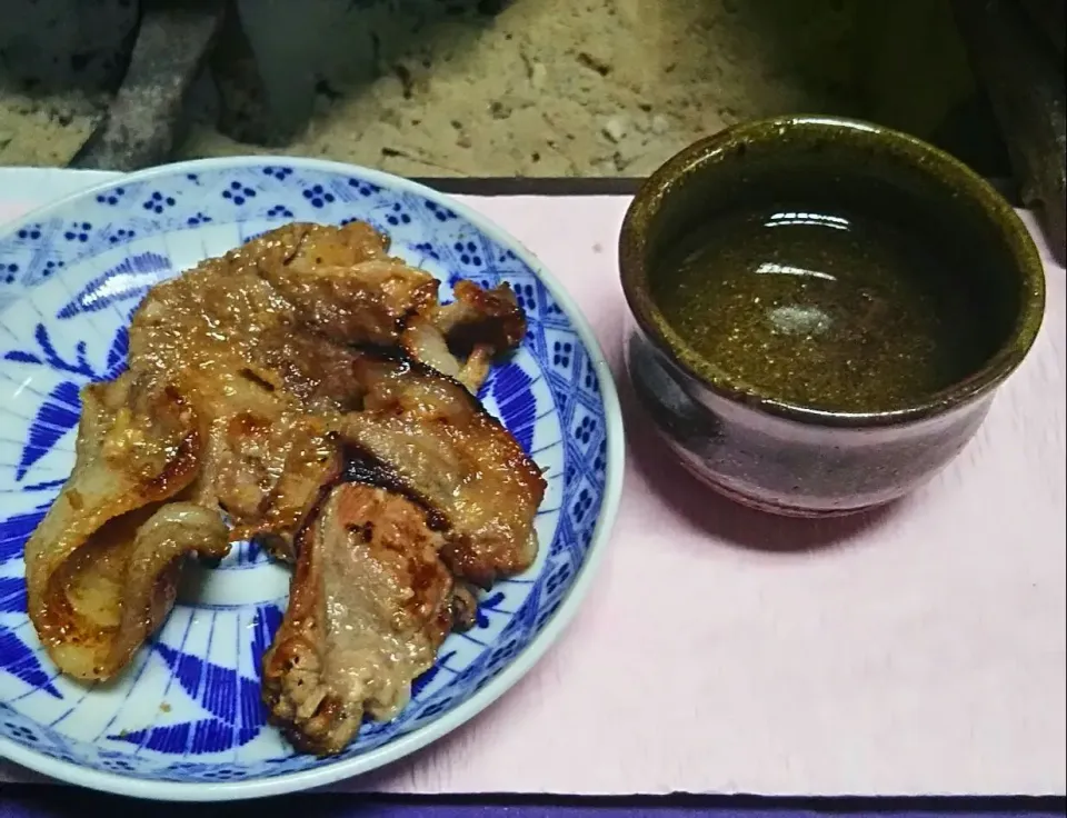 猪の味噌焼き&徳島の地酒『喜来』を持参した自作のぐい呑で🍶|あらいぐまのしっぽさん