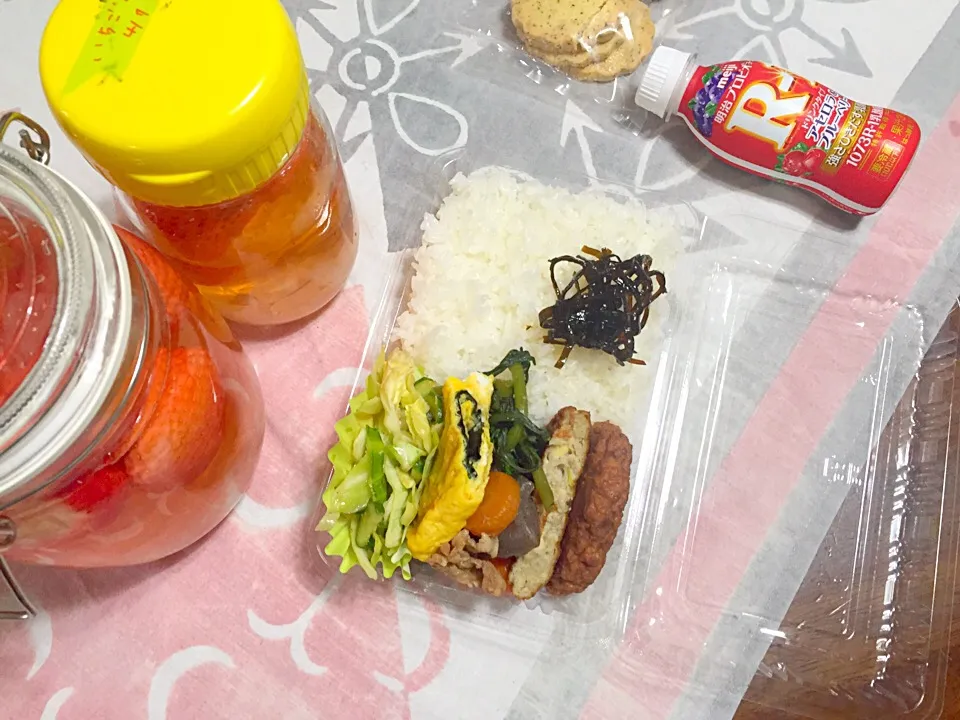 Snapdishの料理写真:今日の自分お弁当ꉂꉂƱʊ꒰>ꈊ<ૢ꒱❣❣苺酢が増殖〜〜笑|さくたえさん