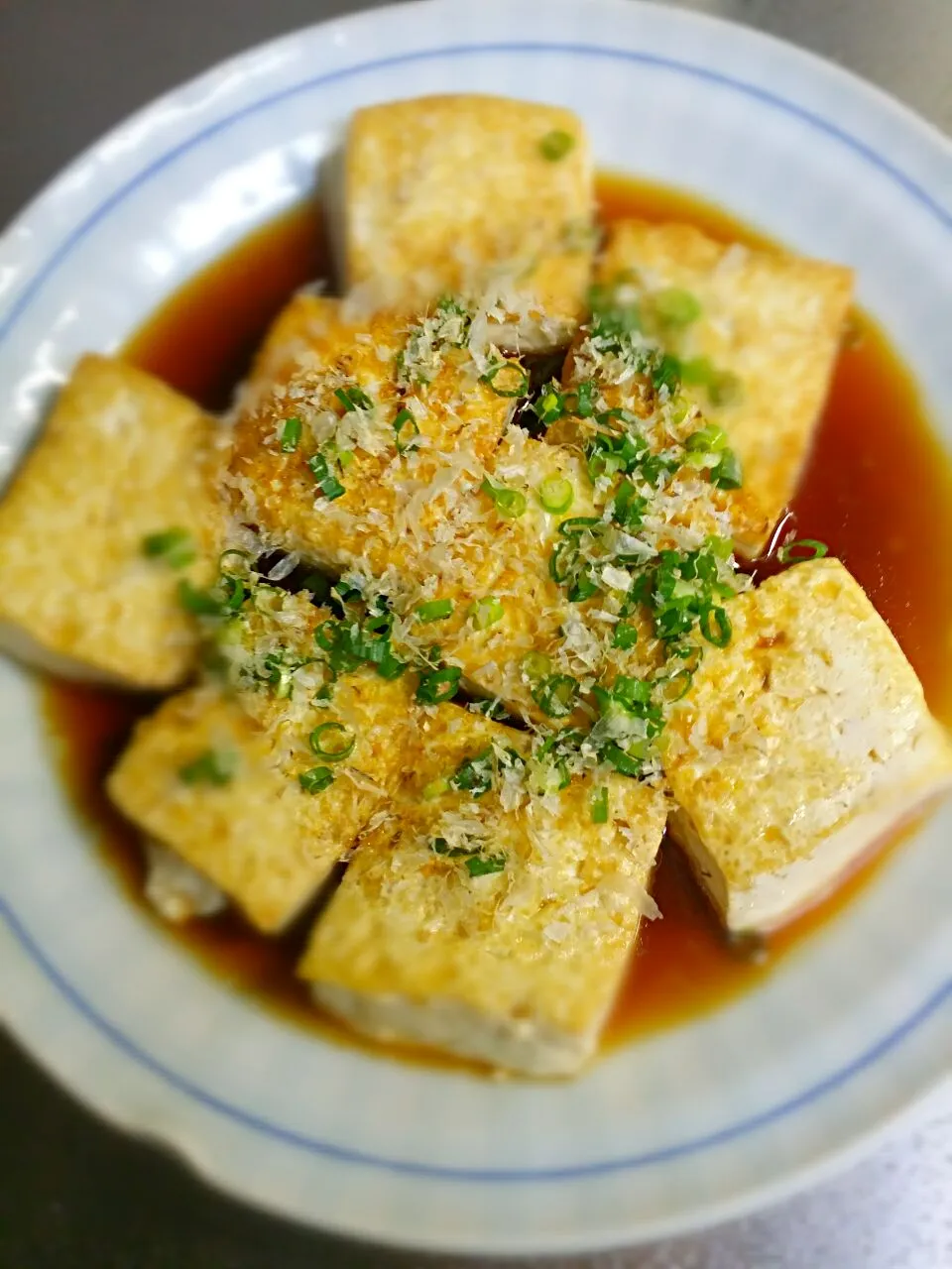 Snapdishの料理写真:豆腐のごま油焼きいわしかつお節かけ|藤田 まり子さん