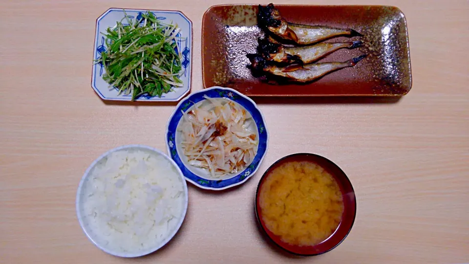 ３月３１日　　ハタハタ　たまねぎサラダ 豆苗サラダ　お味噌汁|いもこ。さん