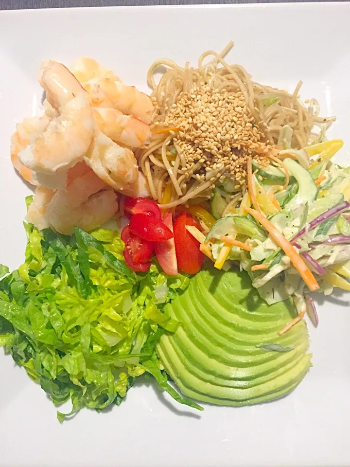 Prawn, Avocado + Soba Noodle Salad|Chrisy Hillさん