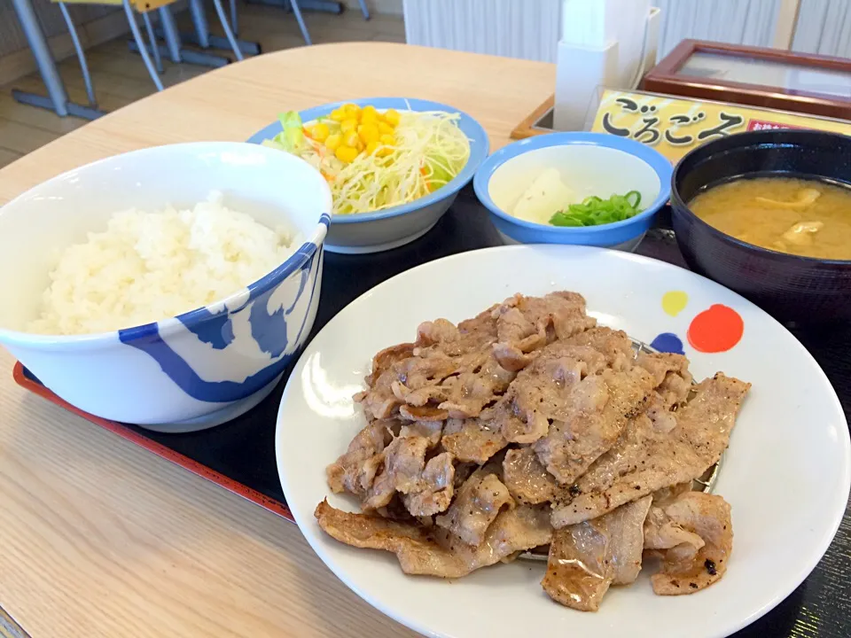 牛焼肉定食W🐮@松屋|おかっぴーさん