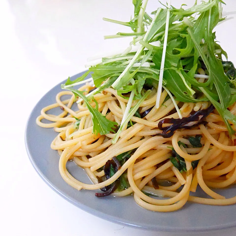 Snapdishの料理写真:水菜と塩昆布の和風パスタ☺︎|mahomahoさん