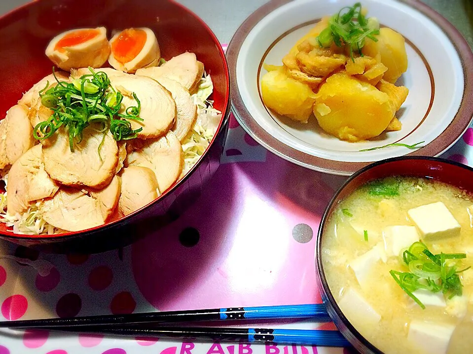 鶏チャーシュー丼&ジャガイモ炊いたん&豆腐の味噌汁٩(*˘ ³˘)۶❤|BOSS.あーちゃんさん