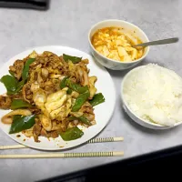 回鍋肉と残り麻婆豆腐とご飯いっぱい😋😋|もっちさん