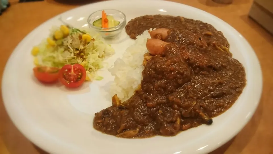 きのことひき肉のカレー(納豆＆あらびきソーセージトッピング)|ボンゴさん