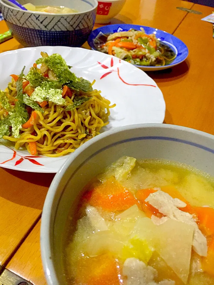 Snapdishの料理写真:豚肉入り焼きそば  肉野菜炒めあんかけ  豚汁|ch＊K*∀o(^^*)♪さん