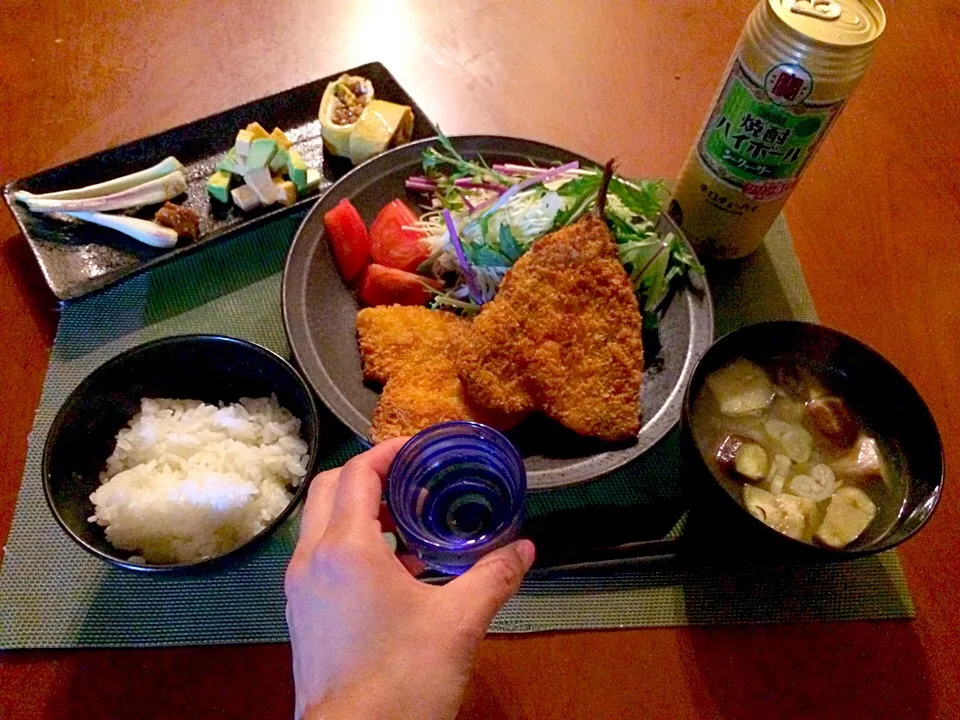 Today's dinner🍴前菜<ｴｼｬﾛｯﾄ 辛味噌･ｱﾎﾞｶﾄﾞ&明太子ﾁｰｽﾞ･納豆ｵﾑﾚﾂ>･鯵ﾌﾗｲ･白飯･揚げ茄子のお味噌汁|🌈Ami🍻さん