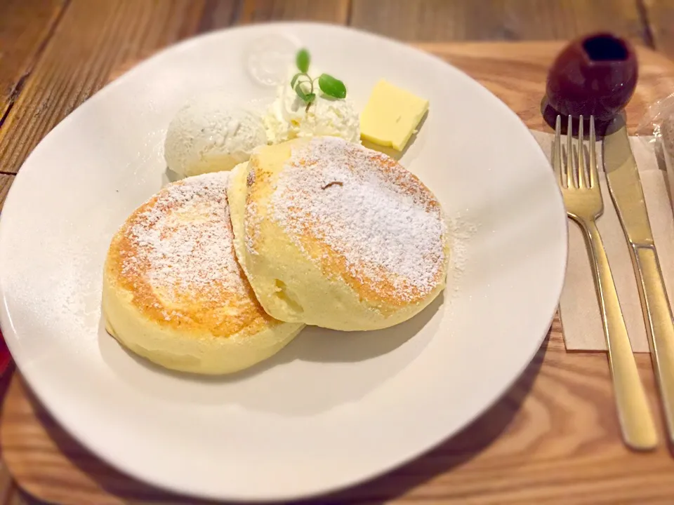 ゴルゴンゾーラジェラートとスフレパンケーキ。|いず⋈ + ゜さん