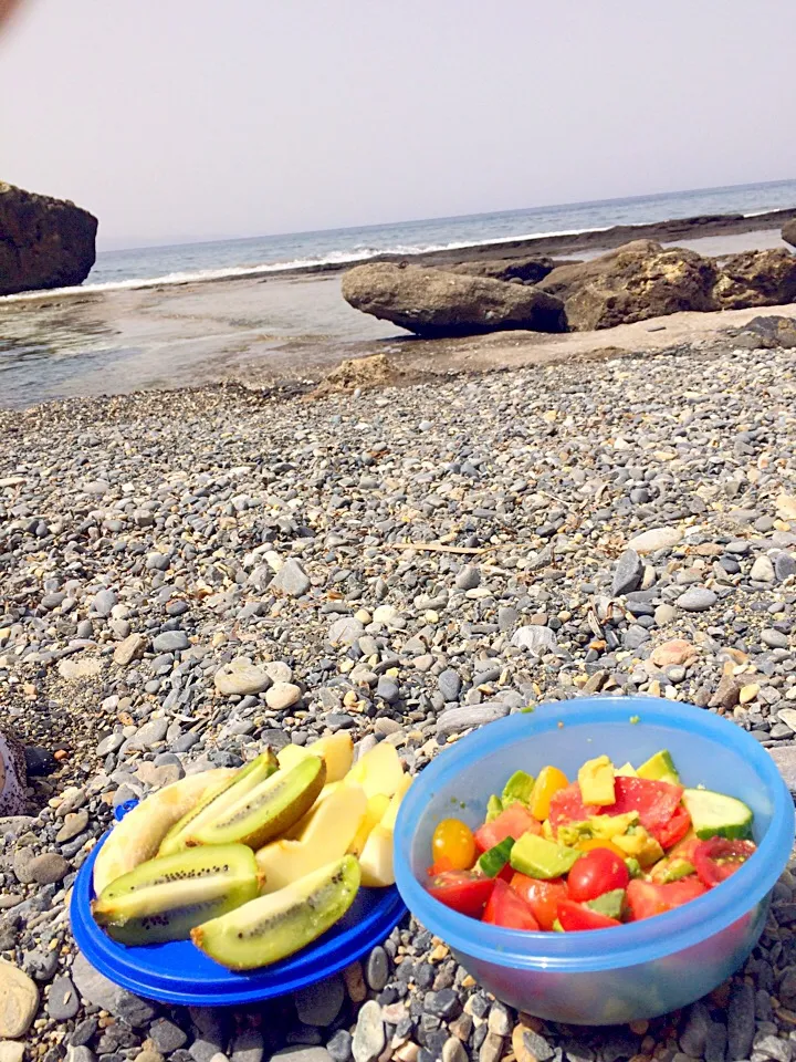 Greek salad and fruits for lunsh🍎🙊|💛😋さん