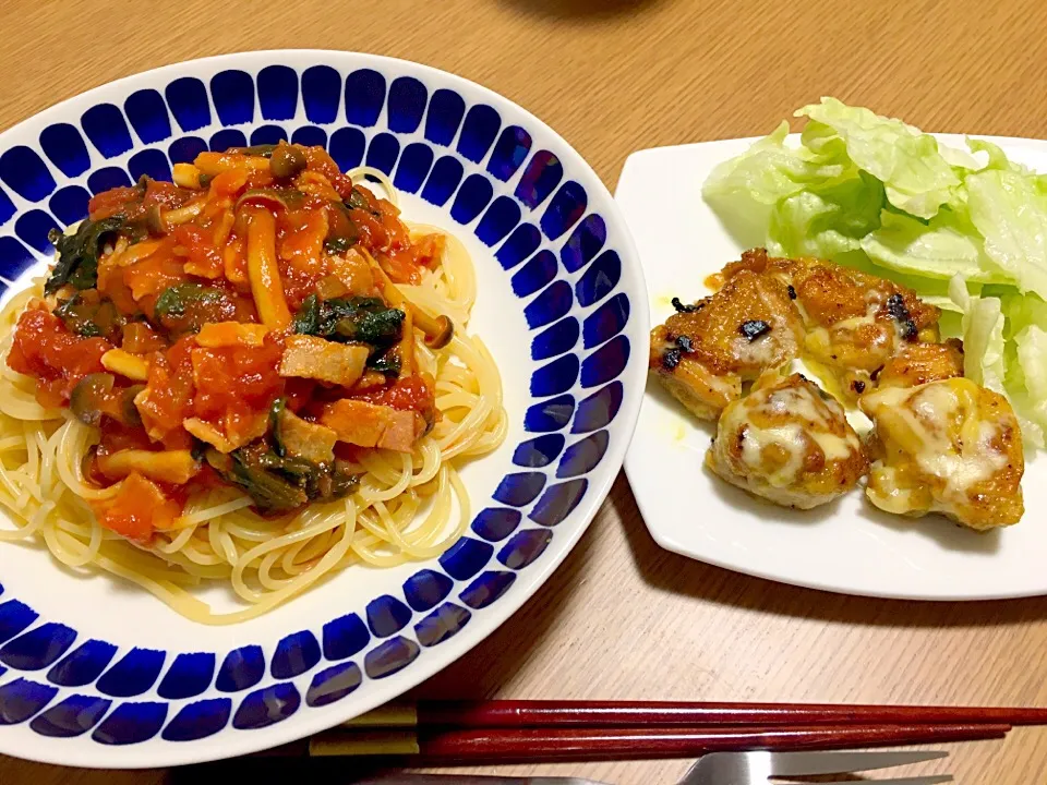 いつかの夜ごはん🌙
トマトソースパスタ&チキンソテー~カレーチーズ風味~&ガーリックトースト|acoyaさん