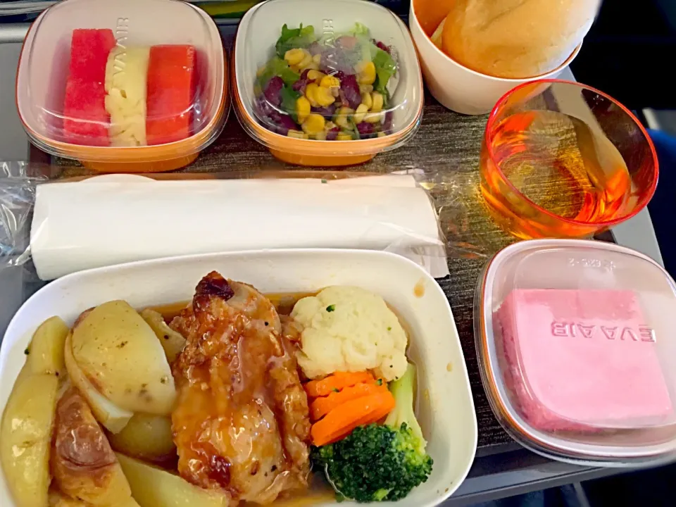 Singapore-Eva air 飛機餐 雞肉佐洋芋|Lindaさん