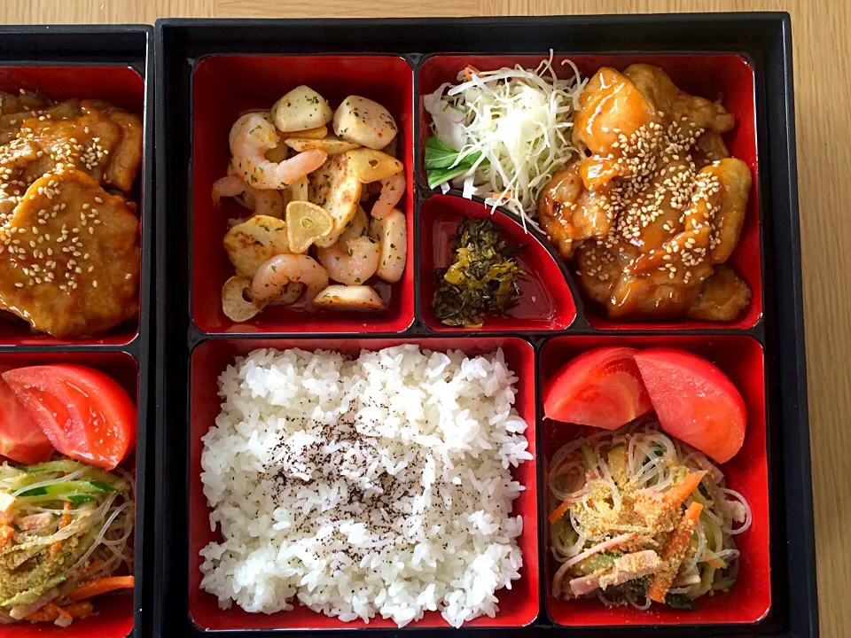 本日のまかない弁当（豚肉の照り焼き、里芋と海老のガーリックソテー、中華風春雨サラダ）|スコネコさん