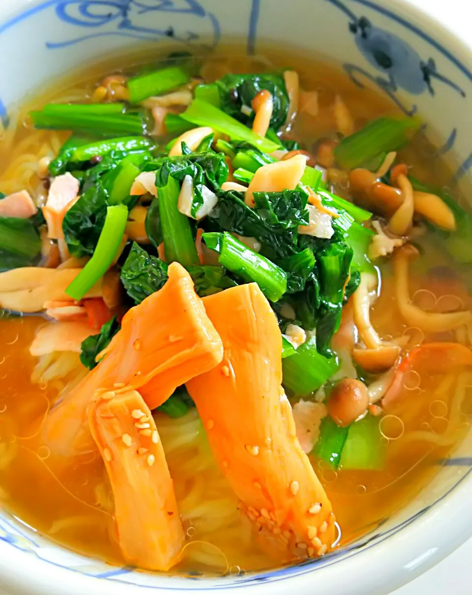 小松菜ベーコンしめじ🍄盛り塩ラーメン🍜🍥|みうのすけさん