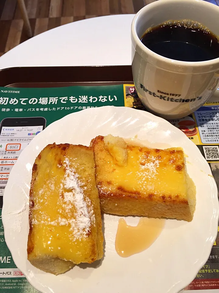 Snapdishの料理写真:フレンチトーストとホットコーヒー|T. Wonderさん