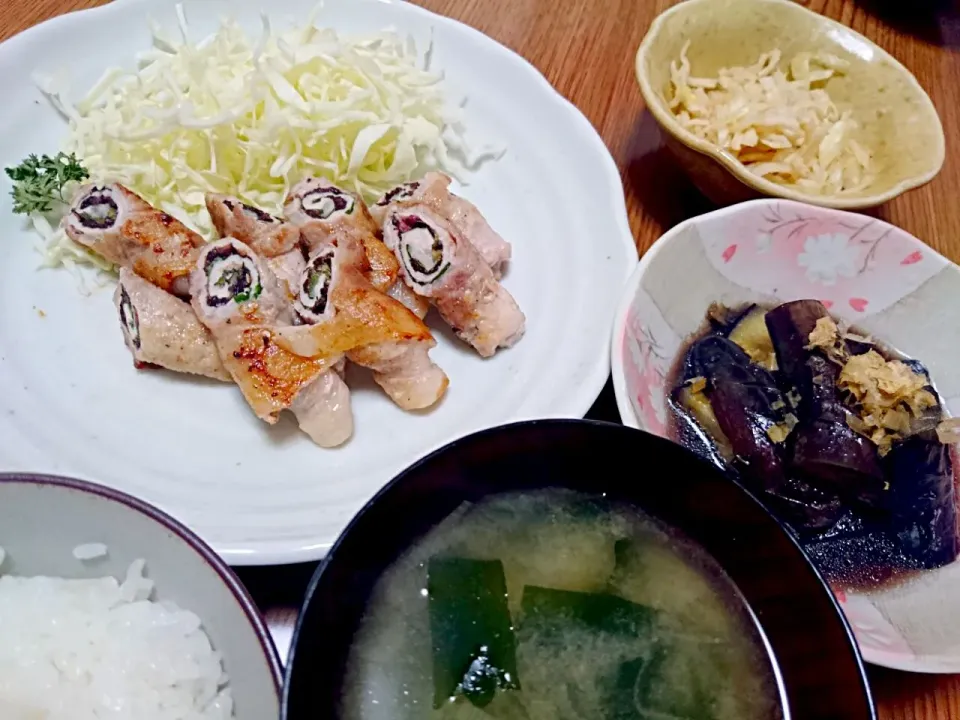 ・豚肉の梅しそ巻
・ナスの煮びたし
・切り干し大根とキャベツの酢の物
・葱とワカメの味噌汁|ようかんさん