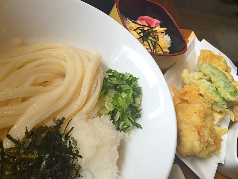 朝引き淡路鶏天ぶっかけうどん 冷や、ばら寿司|buhizouさん